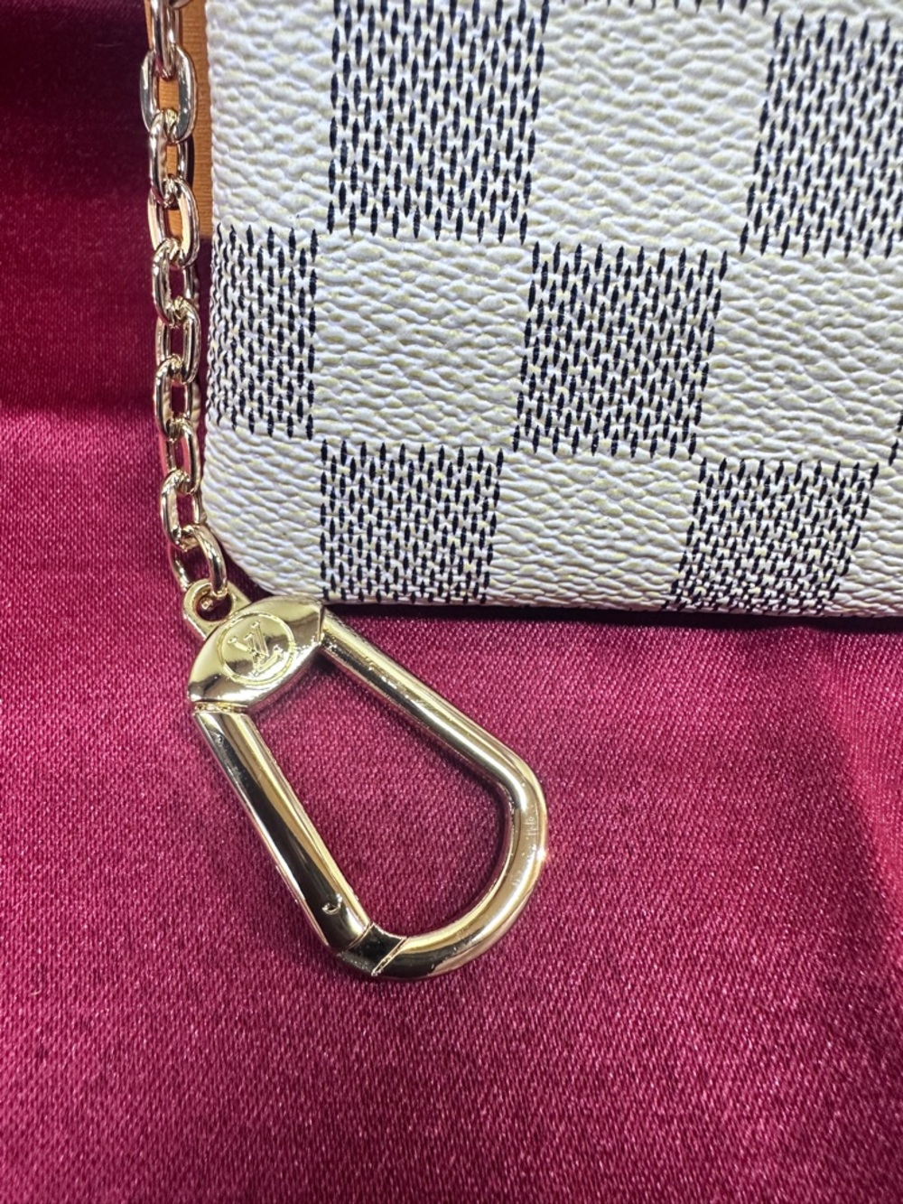 Louis Vuitton Damier Azur Key Pouch - White & Gray Checkerboard - Picture 4 of 6